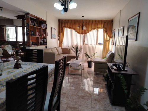 Apabon Vende Apartamento En Piso Bajo En Los Nisperos