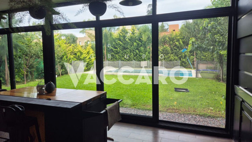 Casa En Venta 6 Ambientes En Maria Eugenia Rv