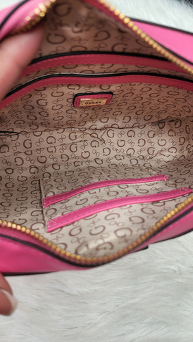 Crossbody Guess Lg955512 Nueva 100 % Original Con Etiqueta Fucsia Lisa Oro Fucsia