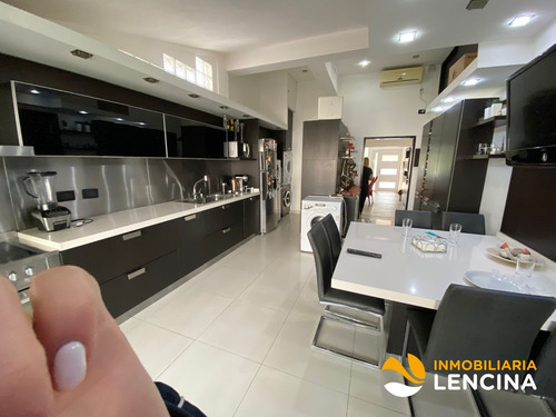 Imagen 6 de 20 de Casa En Venta 4 Dormitorios Mas Departamento 2 Dormitorios - Santa Rita