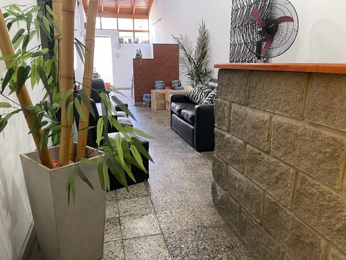 Oportunidad - Venta Casa 3 Ambientes Con Patio Y Cochera Grande - 190 M2 - Parrilla Y Quincho - Listo Para Mudarte- Villa Dominico, Avellaneda, Buenos Aires.