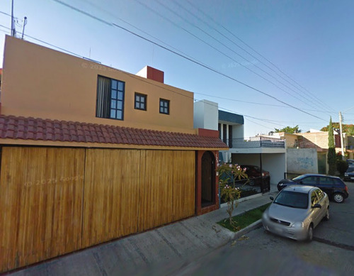 Casa En Venta De Dos Niveles Ubicada La Nueva Luneta, Zamora Michoacan