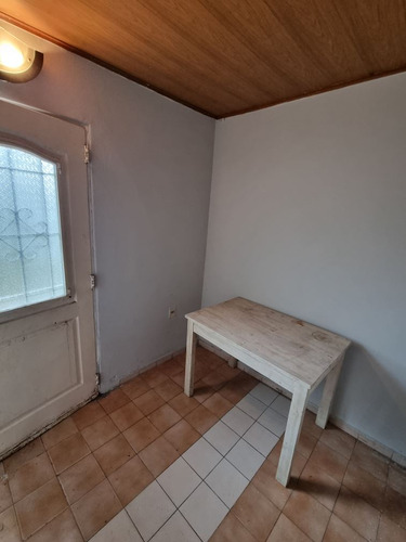 Venta De Casa Con Cochera Y Jardín