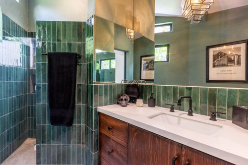 Single Level Charming Retreat