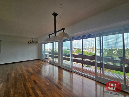 Extraordinario Piso De 3 Ambientes Con Dependencia, Cochera Y Balcón