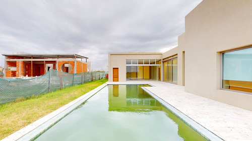 Casa En Venta Haras Del Sur Iii 3 Dorm. Y Pileta