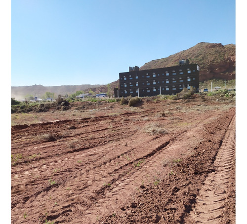 Terreno En Añelo 4500m2 Con Escritura! Ingresando Al Pueblo. Apto Desarrollo Con Servicios. Para Base O Loteo. Vaca Muerta. Precio Inmejorable!