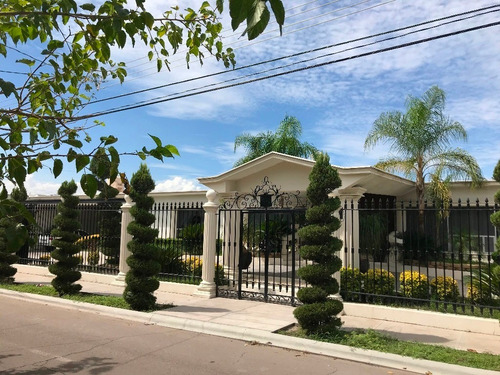 Imagen 1 de 30 de Hermosa Casa Con Excelente Ubicacion Y Acabados De Lujo