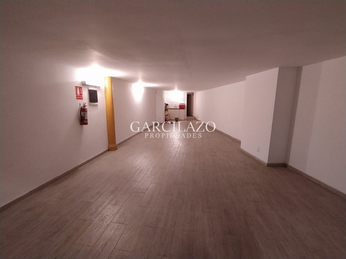 Local Comercial En Alquiler - Ciudad Vieja