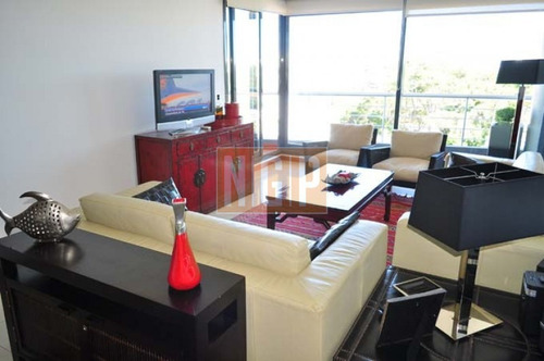 Servicio De Mucamas, Piscina, Parrilleros, Gimnasio, Sala De Adultos, Sala De Juegos, Sector De Internet, Laundry, Recepción Las 24 Hs.-ref:8498