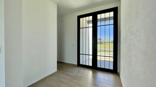 Casa En Venta En Puertos Del Lago En Una Planta