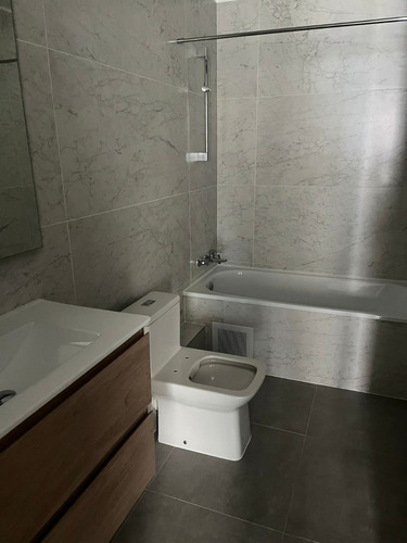 A Estrenar En Las Condes Hermoso E Iluminado Townhouse