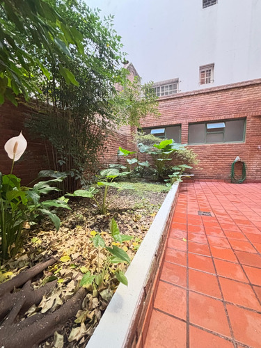 Venta Pb Refaccionado A Nuevo: Dos Jardines Privados Y Ubicación Premium