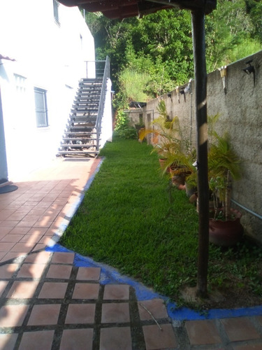 Imagen 4 de 21 de 360 House Vende Bella Y Cómoda Casa De 1389,88 Mts² De Terreno Y 403,81 Mts² De Construcción, Ubicada En La Urbanización Karimao Country. Municipio Sucre. Edo Miranda - Ys 04140184336