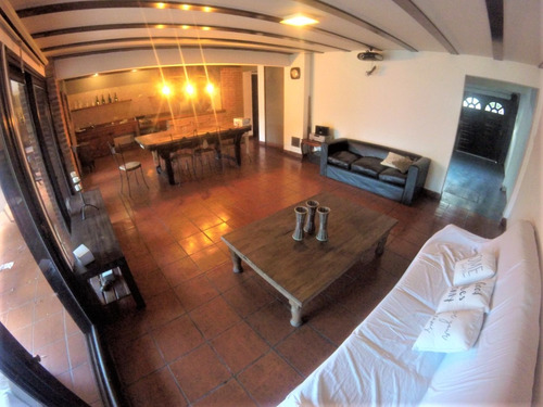Imagen 11 de 14 de Chalet 7 Amb Con Fondo - Quincho - Pileta // Urquiza 256