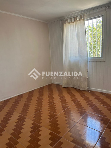 Casa En Venta De 4 Dorm. En Estación Central