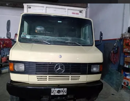 Camión Mercedes Benz 913 Año: 1.993