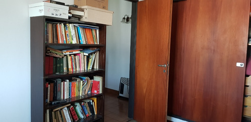 Casa En Béccar, Lote 300.99 M2. Cubiertos 203 M2 Jardín 100 M2