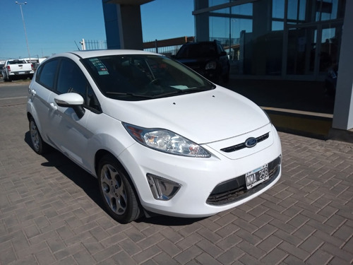 Ford Fiesta Kinetic Design 1.6 Design Titanium 2013