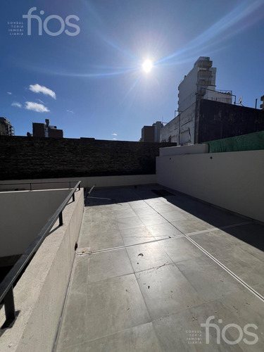 Venta Casa Reciclada De Tres Dormitorios Con Patio Y Terraza En Abasto