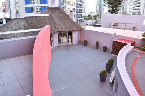 Amplia Terraza, Aire Acondicionado,estaciomiento- Ref: 111166