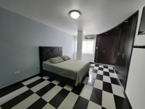 Apartoquinta En El Trigal Norte Con Fachada En Tablilla Y Piso En Porcelanato.ns