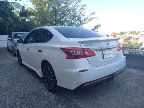 Imagen 3 de 4 de Nissan Sentra Nismo De Colección.