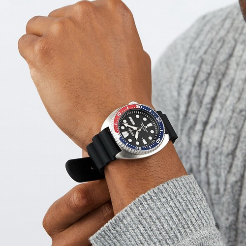 Reloj Seiko Prospex Turtle Tortuga Automatic Divers 200m Srpe95k1 Vg Esfera Negra, Correa De Silicona Negra, Bisel Azul Y Rojo