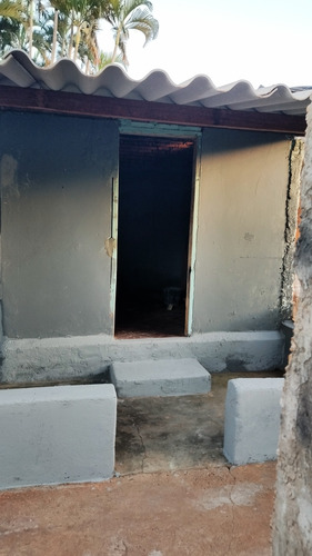 A Casa Tem 2 Quarto , 1 Banheiro