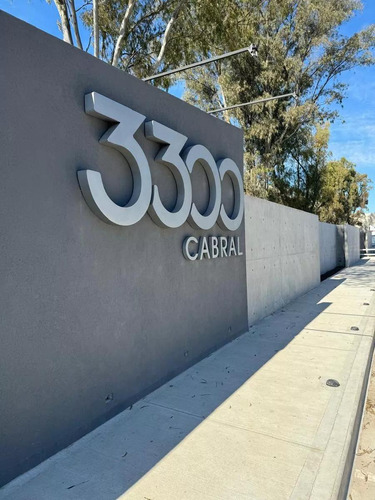 Departamento De Tres Ambientes Con Terraza De 80 Metros En Cabral 3300