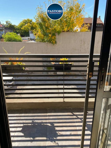 Venta De Departamento De 2 Amb Con Balcon Y Cochera