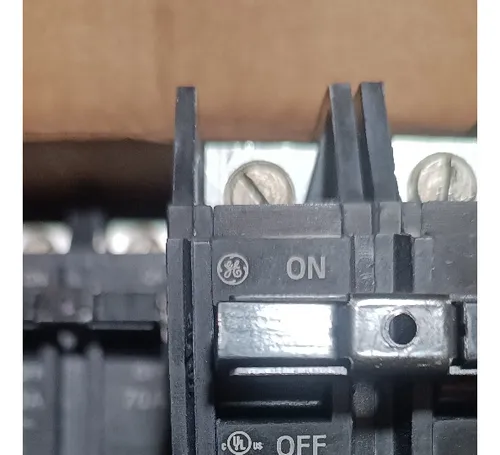 Breaker 2x70 Amp Superficial Ge
