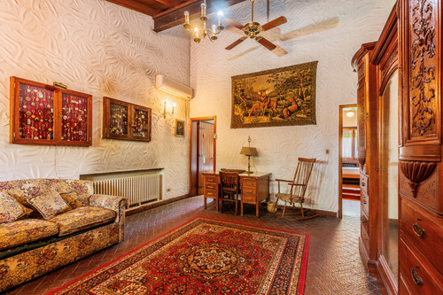 Casa · En Venta · 3 Dormitorios · Con Pileta Y Cochera · Hurlingham