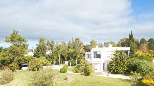 Casa De Diseño Venta En Marina Santa Lucía - Id 5499