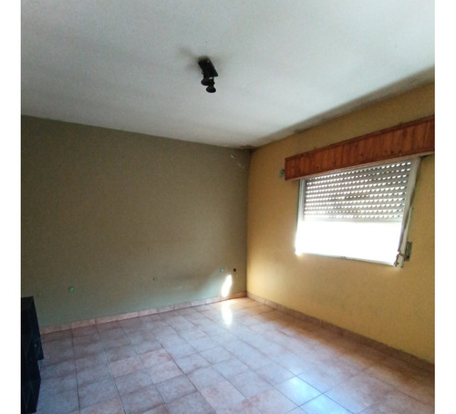 Casa De 4 Ambientes Con Gran Patio Y Terraza