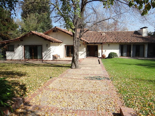 Casa En Venta De 4 Dorm. En Las Condes