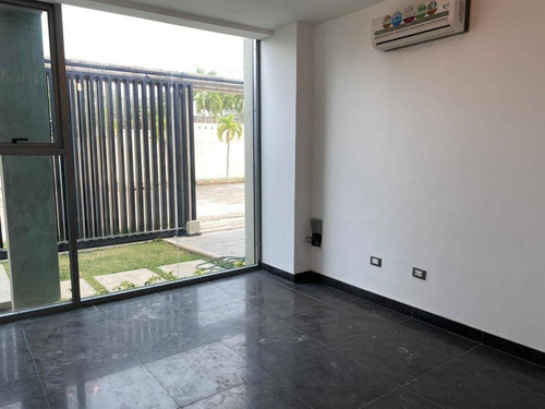 Imagen 2 de 13 de 140517 Lujosa Casa A Estrenar En Altos De Guataparo - Carmen María González 0412.4359728