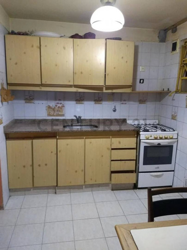 Departamento 4 Ambientes Con Jardín En Flores - Amplitud Y Tranquilidad - Oportunidad