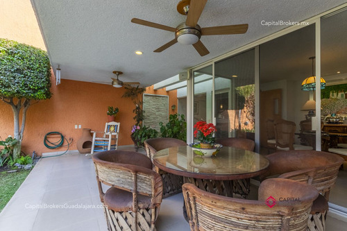 Casa Con Alberca En Venta En La Colonia Seattle