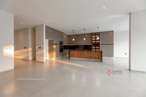 Casa Nueva De Lujo Con Sótano En Venta Villa Verona