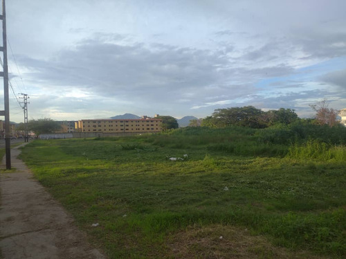 Venta De Terreno En Urb.paraparal Los Guayos 05-17