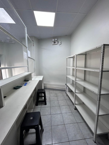 Local Comercial Ideal Farmacia Mac-iver /parque Forestal Pre