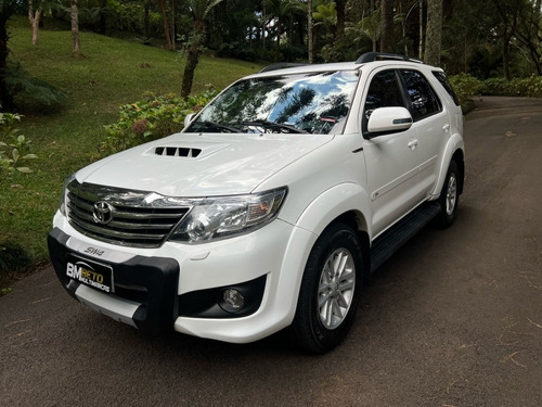 Toyota Hilux SW4 3.0 SRV 4X4 7 LUGARES 16V TURBO INTERCOOLER DIESEL 4P AUTOMÁTICO