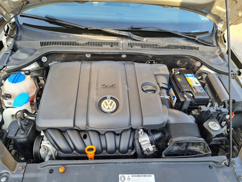 Imagen 13 de 22 de Volkswagen Vento 2013 2.5 Luxury 170cv Tiptronic