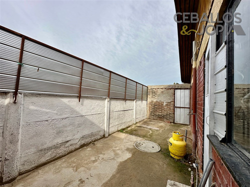 Casa En Venta De 2 Dorm. En Villa Alemana