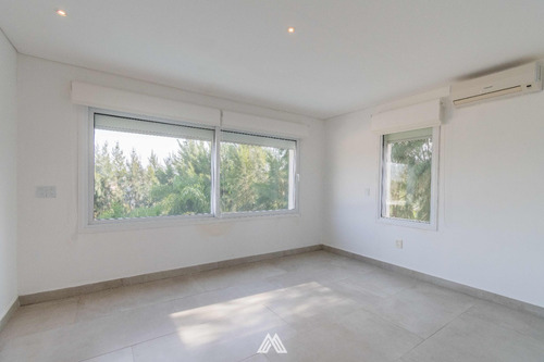 Altos De La Tahona - Venta / 4 Dormitorios + Servicio Completo