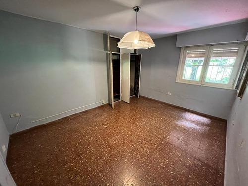 Imagen 12 de 13 de En Venta Y Alquiler (solo Comercial) | Hermosa Propiedad En Moreno Sobre Av. Libertador Al 1100 | Amplios Espacios | Parque |