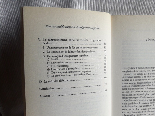 Imagen 5 de 7 de Modele Europeen Enseignement Superieur Attali Frances Stock