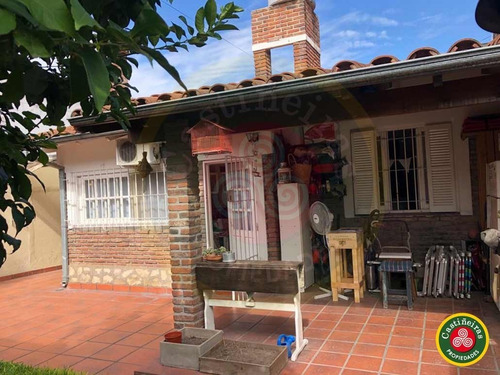 Venta Chalet - Reciclado A Nuevo - 2 Dormitorios - Entrada De Auto - Venta Condicionada !! Permuta !