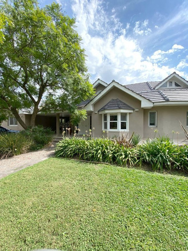 Imagen 2 de 30 de Casa En Venta De 4 Ambientes C/ Cochera En Country Buenos Aires Golf
